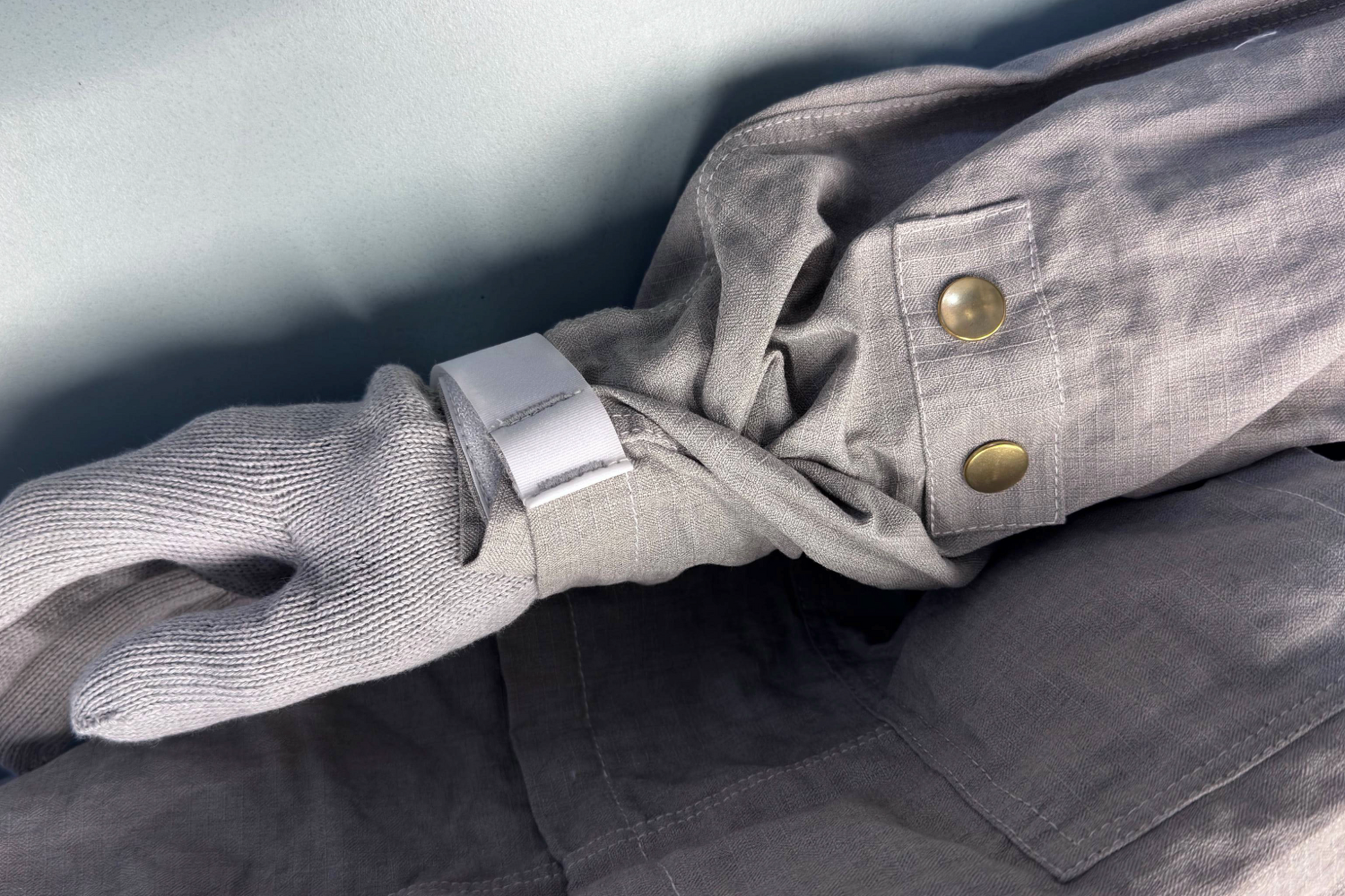 Banner-conductive protective clothing
